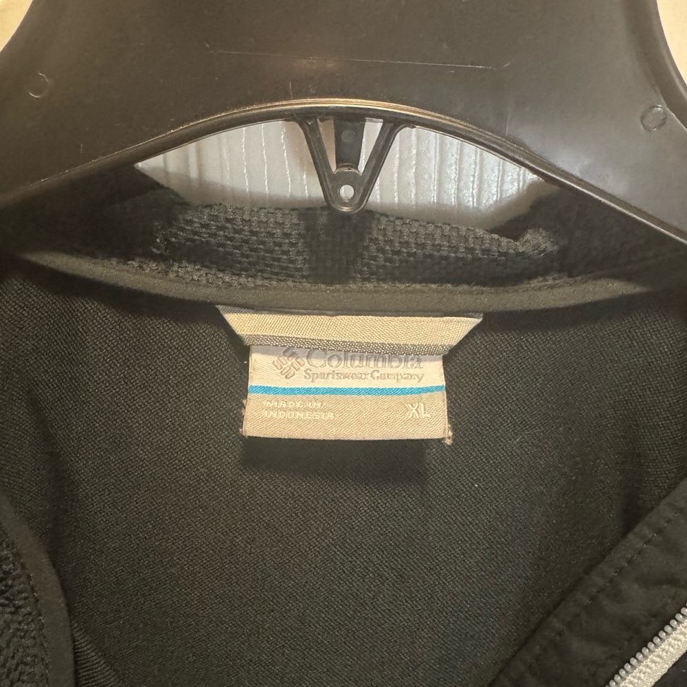 Woman’s Columbia Jacket - Picture 2 of 6